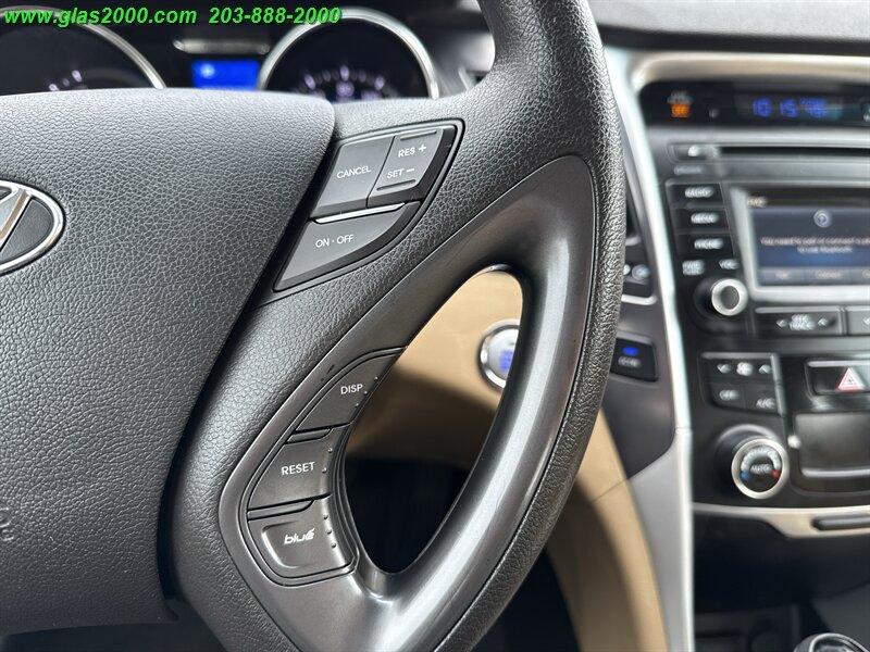 2015 Hyundai SONATA Hybrid   - Photo 23 - Bethany, CT 06524