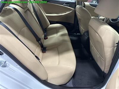 2015 Hyundai SONATA Hybrid   - Photo 10 - Bethany, CT 06524