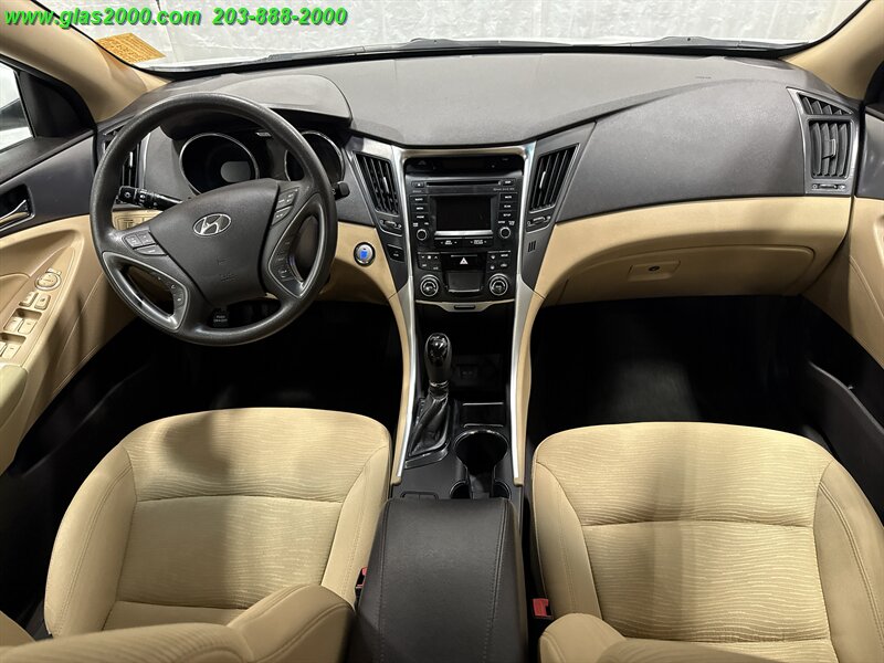 2015 Hyundai SONATA Hybrid   - Photo 6 - Bethany, CT 06524