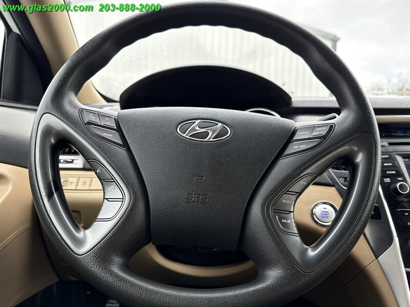 2015 Hyundai SONATA Hybrid   - Photo 4 - Bethany, CT 06524