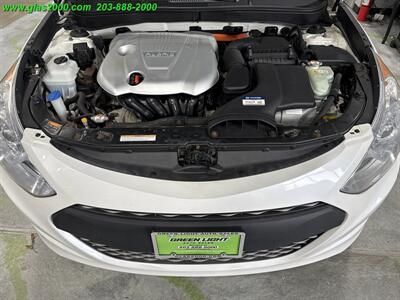 2015 Hyundai SONATA Hybrid   - Photo 12 - Bethany, CT 06524