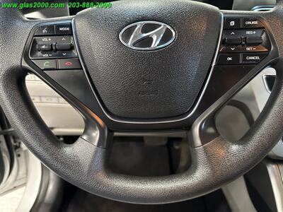 2016 Hyundai SONATA Hybrid SE   - Photo 22 - Bethany, CT 06524