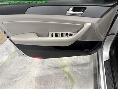 2016 Hyundai SONATA Hybrid SE   - Photo 25 - Bethany, CT 06524