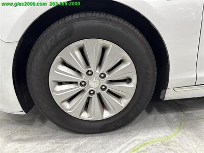 2016 Hyundai SONATA Hybrid SE   - Photo 16 - Bethany, CT 06524