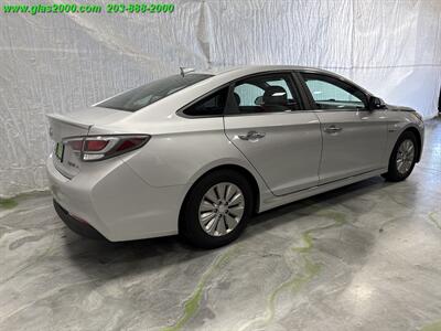 2016 Hyundai SONATA Hybrid SE   - Photo 8 - Bethany, CT 06524