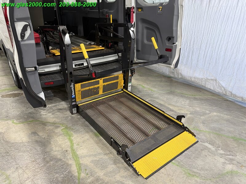 2018 Ford Transit 350 XL Handicap Wheelchair - Photo 10 - Bethany, CT 06524