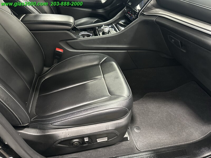 2023 Jeep Grand Cherokee L Limited - Photo 5 - Bethany, CT 06524