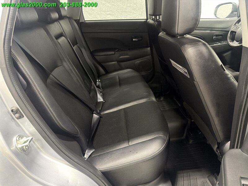 2017 Mitsubishi Outlander Sport 2.4 SEL - Photo 10 - Bethany, CT 06524