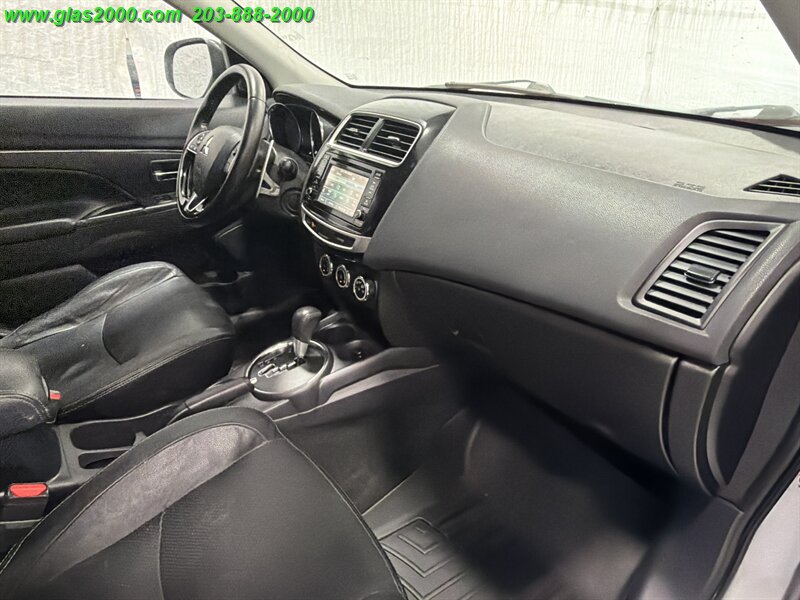 2017 Mitsubishi Outlander Sport 2.4 SEL - Photo 5 - Bethany, CT 06524