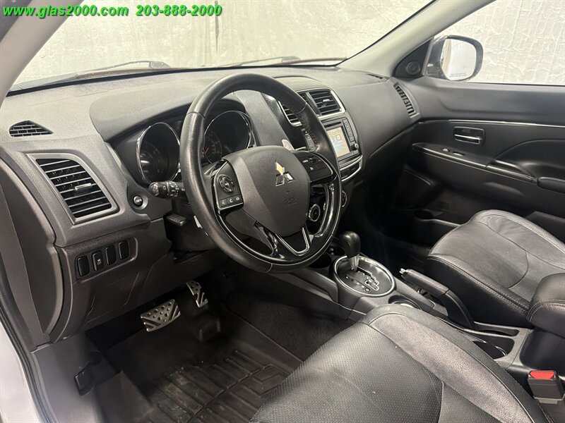 2017 Mitsubishi Outlander Sport 2.4 SEL - Photo 3 - Bethany, CT 06524