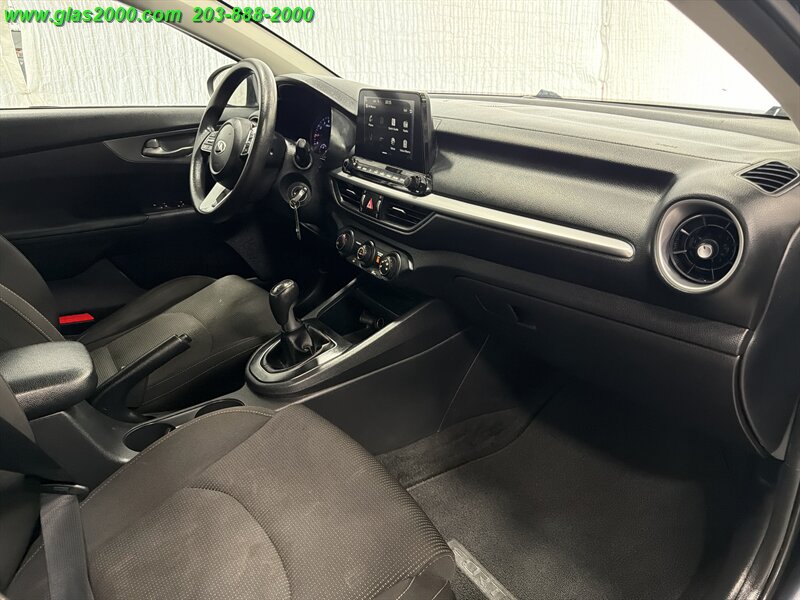 2021 Kia Forte FE - Photo 5 - Bethany, CT 06524