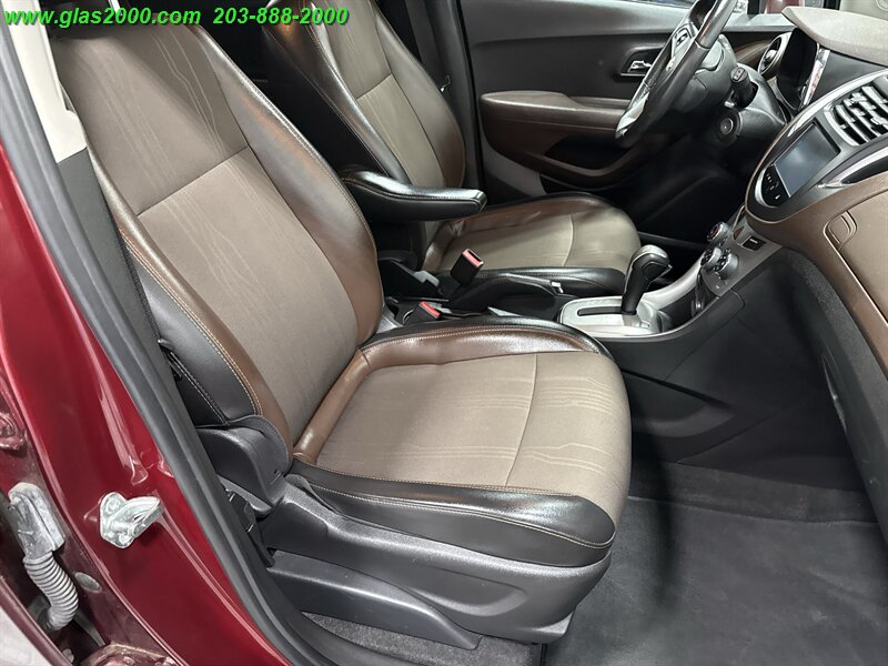 2016 Chevrolet Trax LT - Photo 5 - Bethany, CT 06524