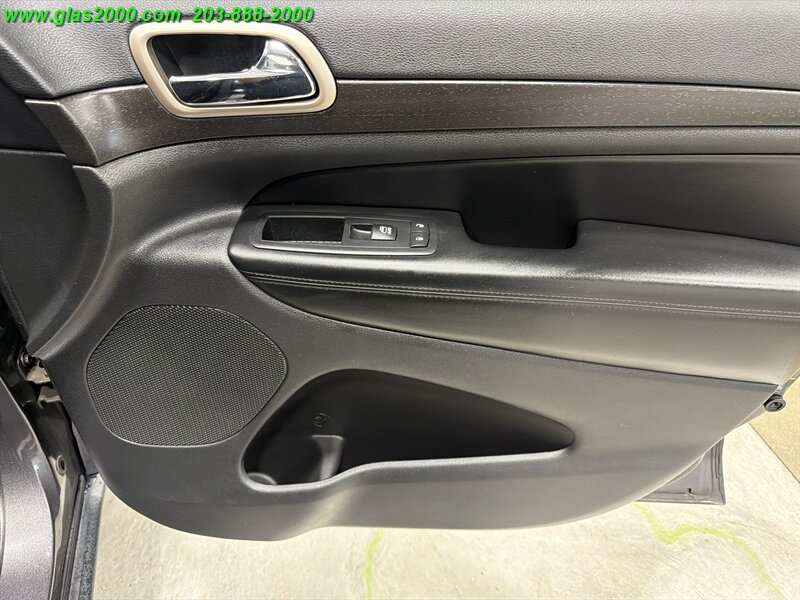 2016 Jeep Grand Cherokee Laredo - Photo 26 - Bethany, CT 06524