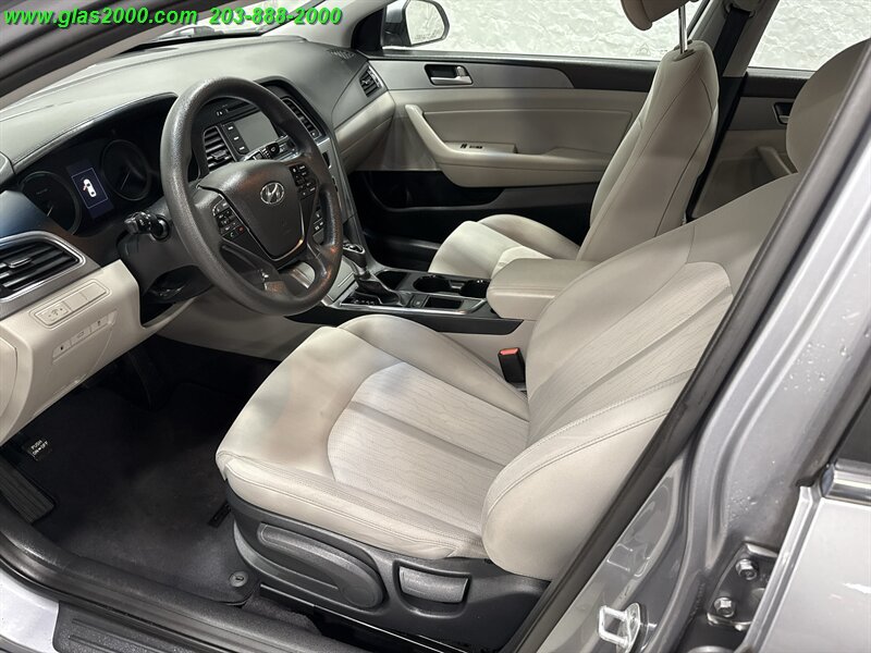 2016 Hyundai SONATA Hybrid SE - Photo 3 - Bethany, CT 06524