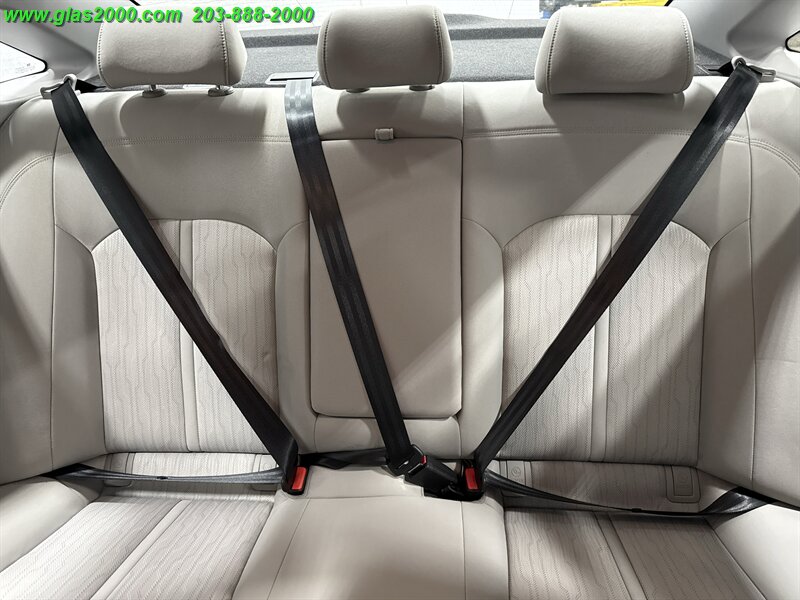 2016 Hyundai SONATA Hybrid SE - Photo 24 - Bethany, CT 06524