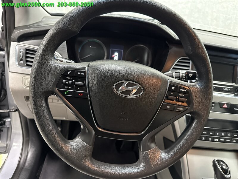 2016 Hyundai SONATA Hybrid SE - Photo 4 - Bethany, CT 06524