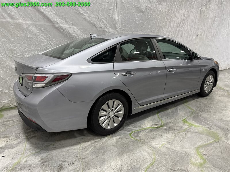 2016 Hyundai SONATA Hybrid SE - Photo 8 - Bethany, CT 06524