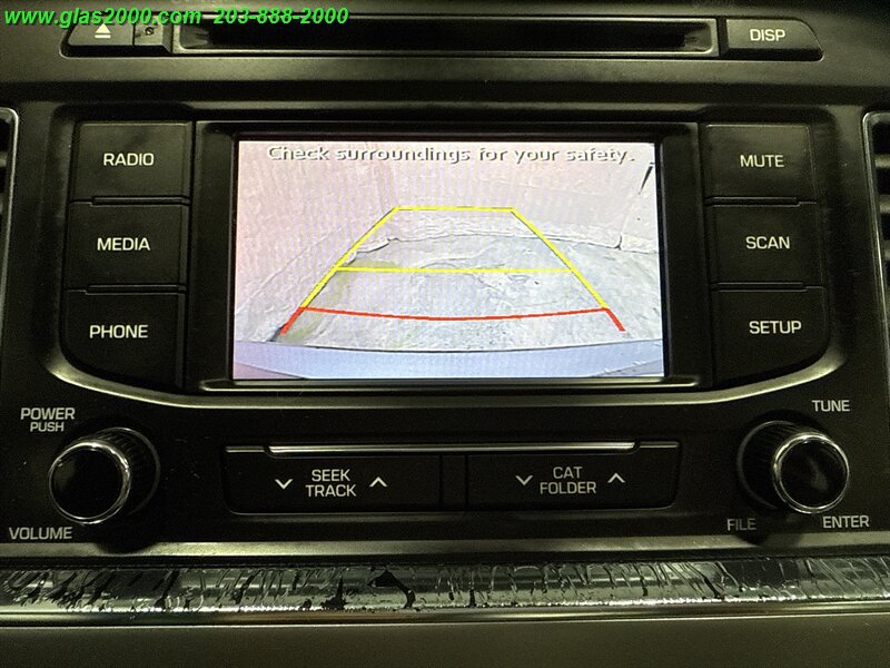 2016 Hyundai SONATA Hybrid SE - Photo 11 - Bethany, CT 06524