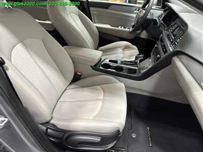 2016 Hyundai SONATA Hybrid SE - Photo 5 - Bethany, CT 06524