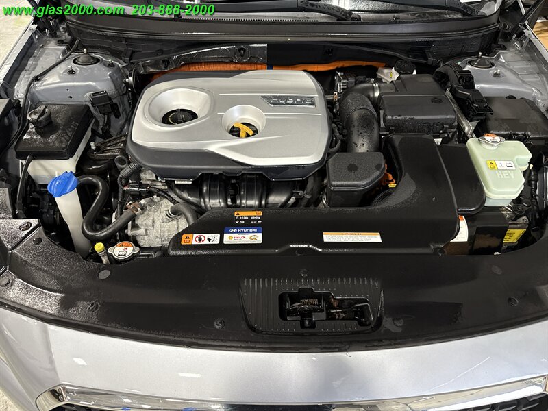 2016 Hyundai SONATA Hybrid SE - Photo 12 - Bethany, CT 06524