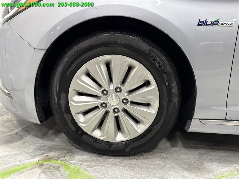 2016 Hyundai SONATA Hybrid SE - Photo 16 - Bethany, CT 06524