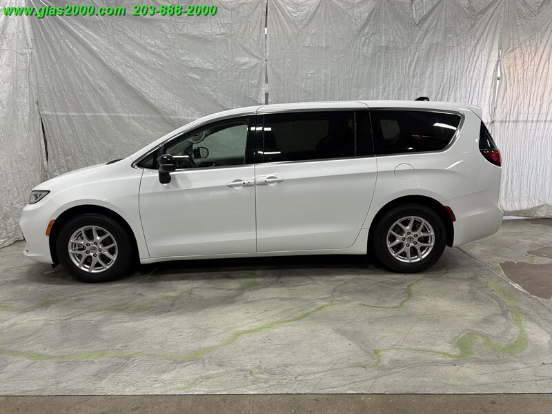 2024 Chrysler Pacifica Touring L - Photo 13 - Bethany, CT 06524