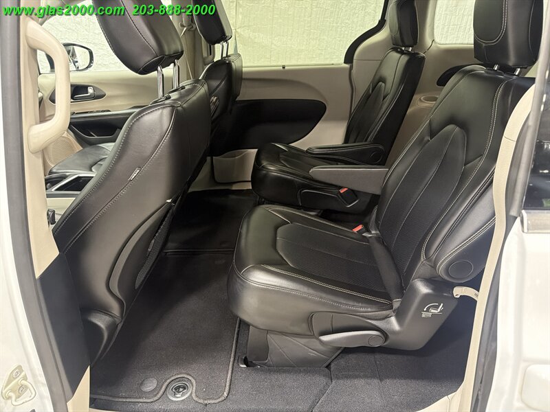 2024 Chrysler Pacifica Touring L - Photo 9 - Bethany, CT 06524
