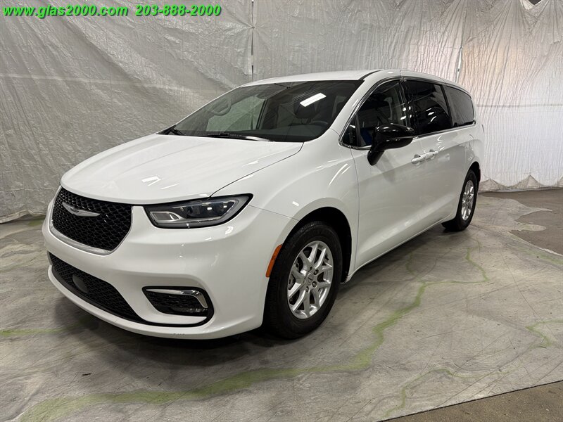2024 Chrysler Pacifica Touring L   - Photo 1 - Bethany, CT 06524