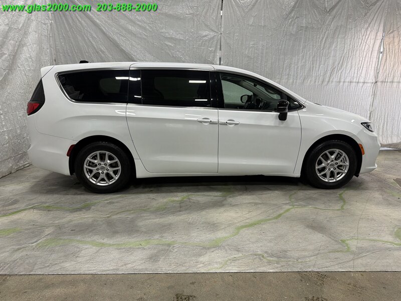 2024 Chrysler Pacifica Touring L - Photo 14 - Bethany, CT 06524