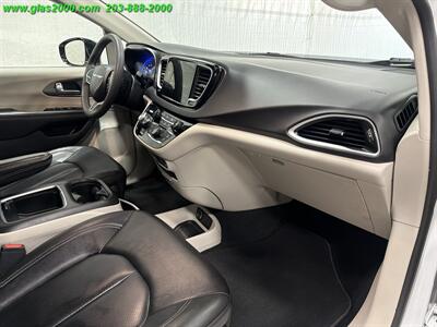2024 Chrysler Pacifica Touring L - Photo 5 - Bethany, CT 06524