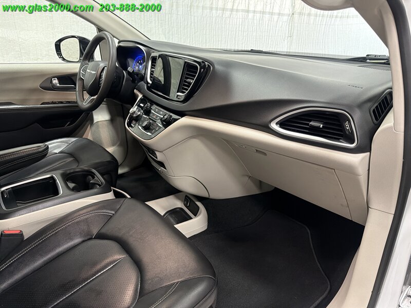 2024 Chrysler Pacifica Touring L - Photo 5 - Bethany, CT 06524