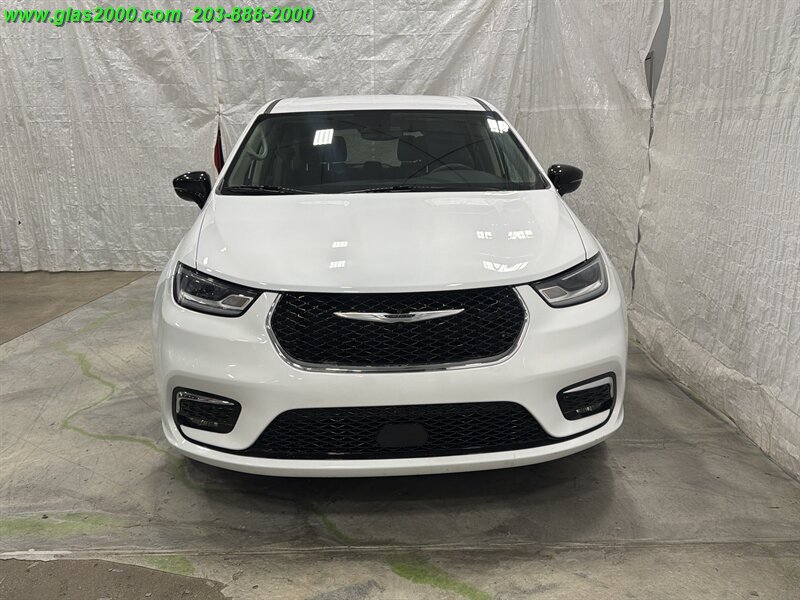 2024 Chrysler Pacifica Touring L - Photo 19 - Bethany, CT 06524