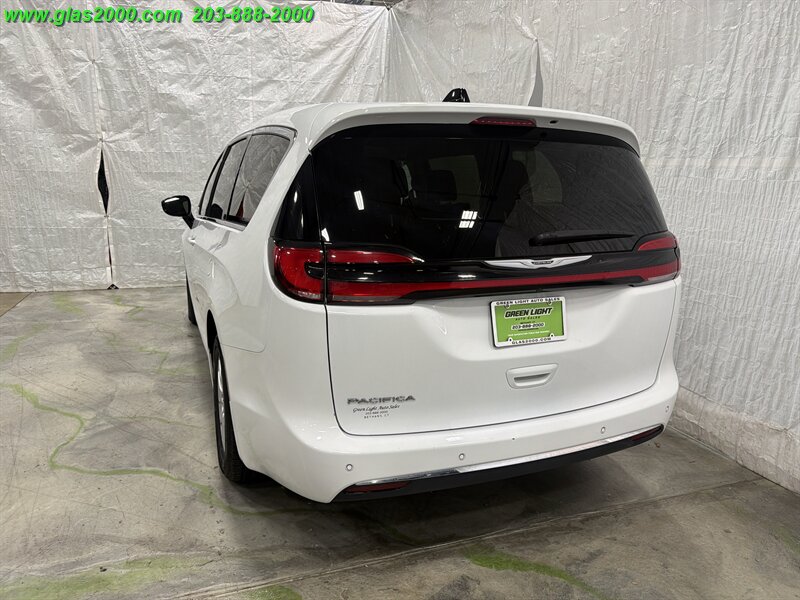 2024 Chrysler Pacifica Touring L - Photo 32 - Bethany, CT 06524