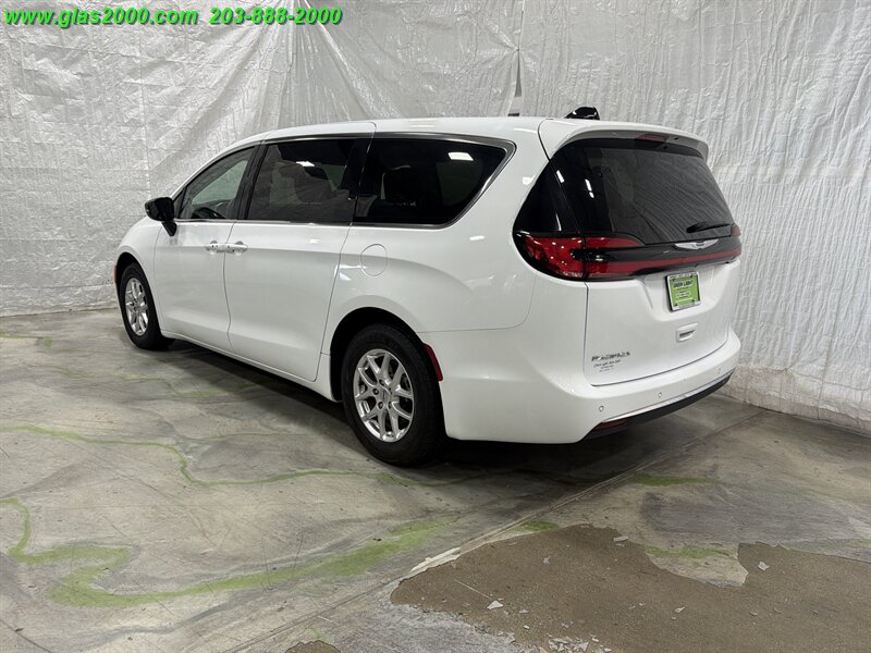 2024 Chrysler Pacifica Touring L - Photo 7 - Bethany, CT 06524