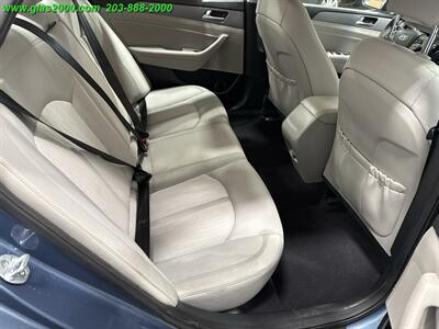 2016 Hyundai Sonata Hybrid SE   - Photo 10 - Bethany, CT 06524