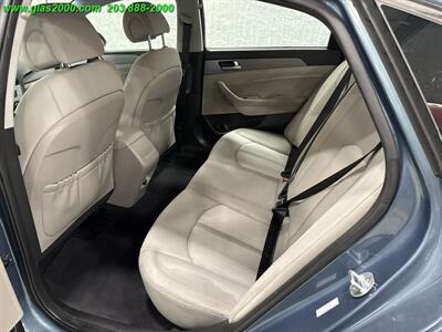 2016 Hyundai Sonata Hybrid SE   - Photo 9 - Bethany, CT 06524