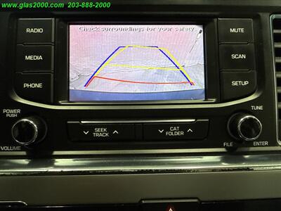 2016 Hyundai Sonata Hybrid SE   - Photo 11 - Bethany, CT 06524