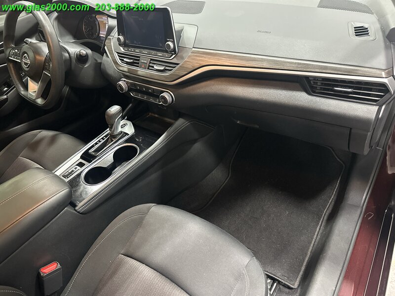 2023 Nissan Altima 2.5 SV - Photo 5 - Bethany, CT 06524