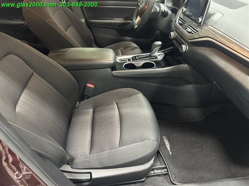 2023 Nissan Altima 2.5 SV - Photo 21 - Bethany, CT 06524