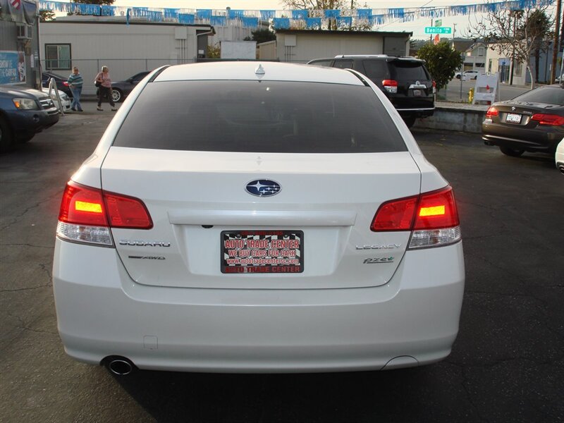 2014 Subaru Legacy 2.5i Premium photo 5