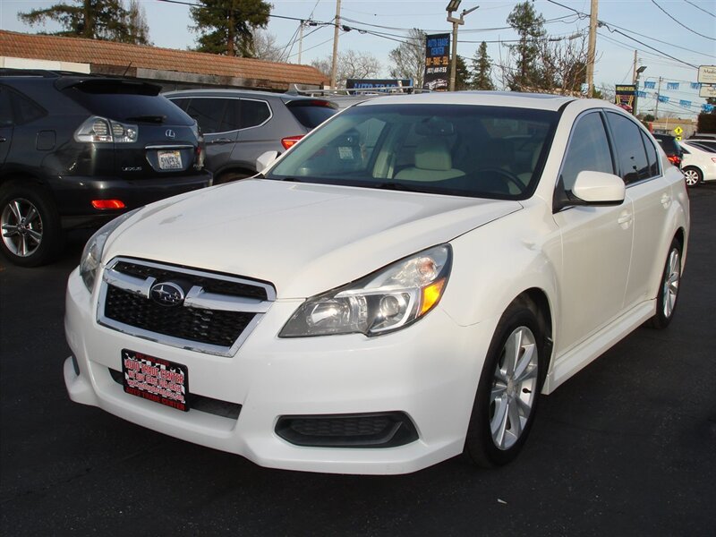 Subaru Legacy's photo