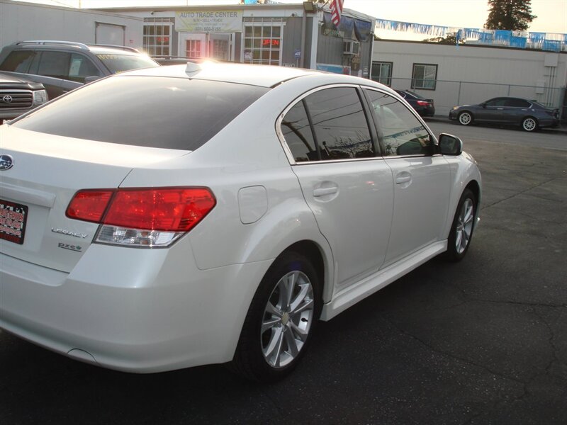 2014 Subaru Legacy 2.5i Premium photo 4