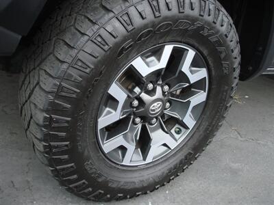 2016 Toyota Tacoma TRD Off-Road  4 WHEEL DRIVE - Photo 16 - Santa Cruz, CA 95062