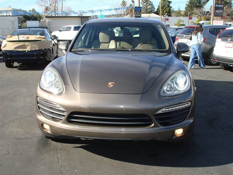 2012 Porsche Cayenne S photo 2