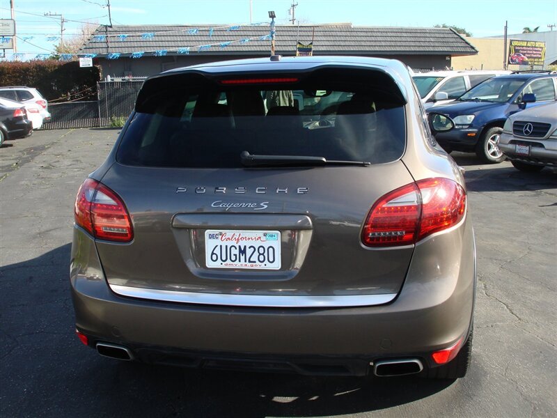 2012 Porsche Cayenne S photo 5