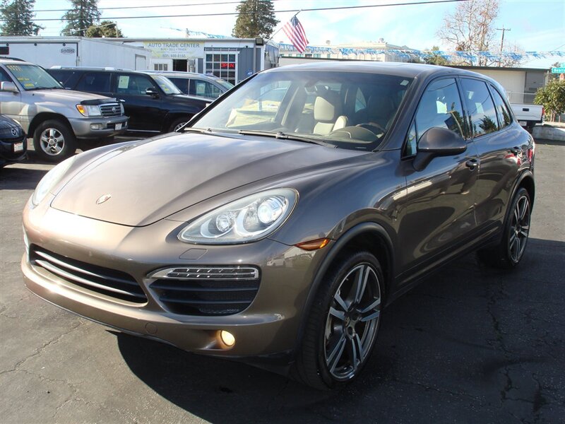 Porsche Cayenne's photo