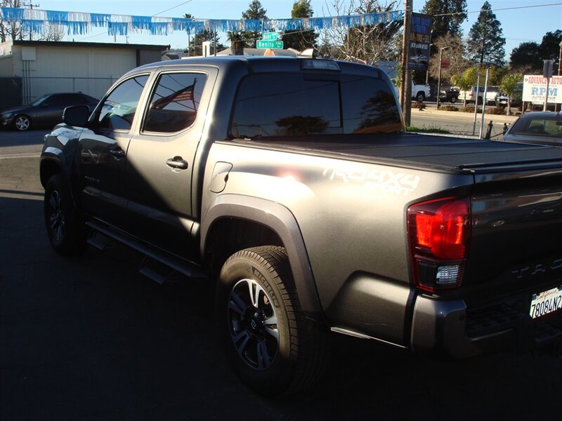 2018 Toyota Tacoma TRD Sport photo 8