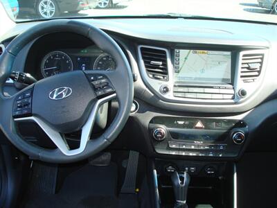 2018 Hyundai Tucson Limited  AWD - Photo 9 - Santa Cruz, CA 95062