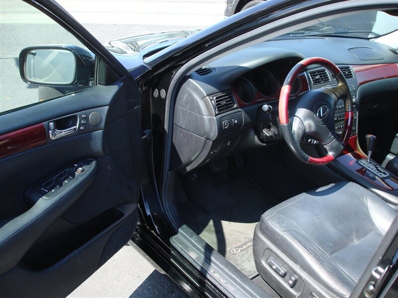 2004 Lexus ES 330 photo 2