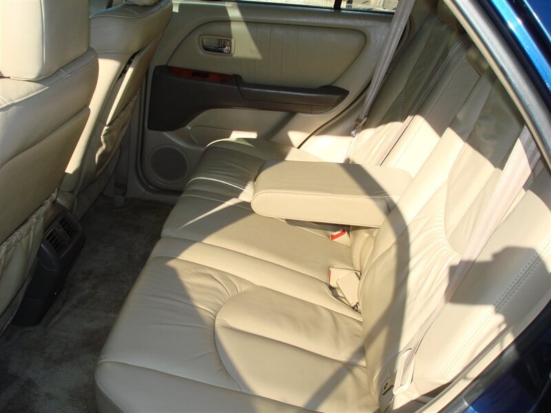 2001 Lexus RX 300 photo 10